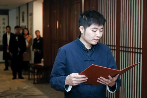 罗湖区人大常委副主任谭会茹一行莅临问鼎娱乐调研