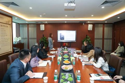 罗湖区人大常委副主任谭会茹一行莅临问鼎娱乐调研