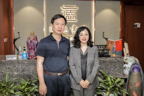 罗湖区委统战部副部长、工商联党组书记叶志伟一行到问鼎娱乐调研