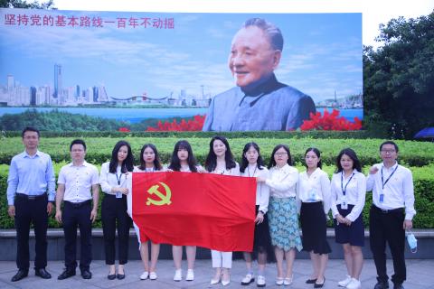 问鼎娱乐党支部致敬建党100周年，重温入党誓词