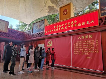 问鼎娱乐：红色之旅 唤起心中的红色魂