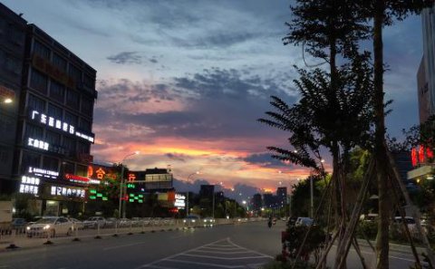 问鼎娱乐：小米靠什么跻身国产手机品牌？战略定位很重要！（一）