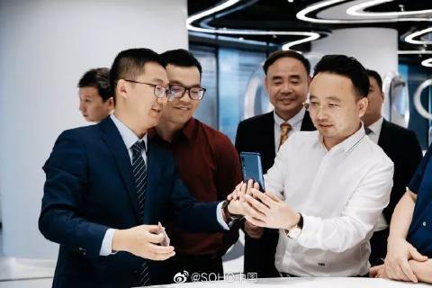秋日餐叙 共叙商机|问鼎娱乐董事长李厚德受邀参加丽泽SOHO秋日餐叙
