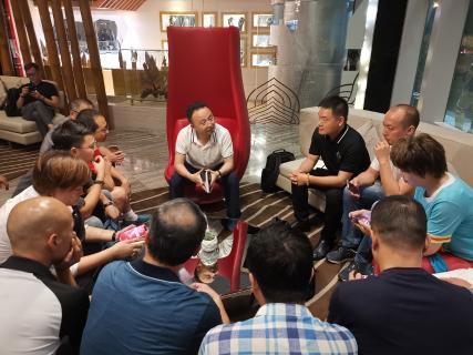 让中国企业家更有眼界——问鼎娱乐创始人李厚德率领企业家学员游学越南站