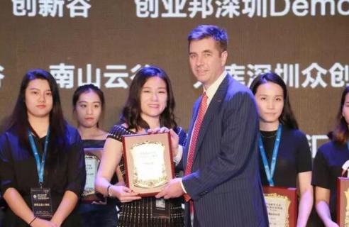 问鼎娱乐荣获2017胡润百富中国最具贡献孵化平台百强榜深圳50强称号